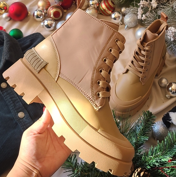 🆕️The Mika// CHUNKY LUG SOLE BOOT - Picture 5 of 7